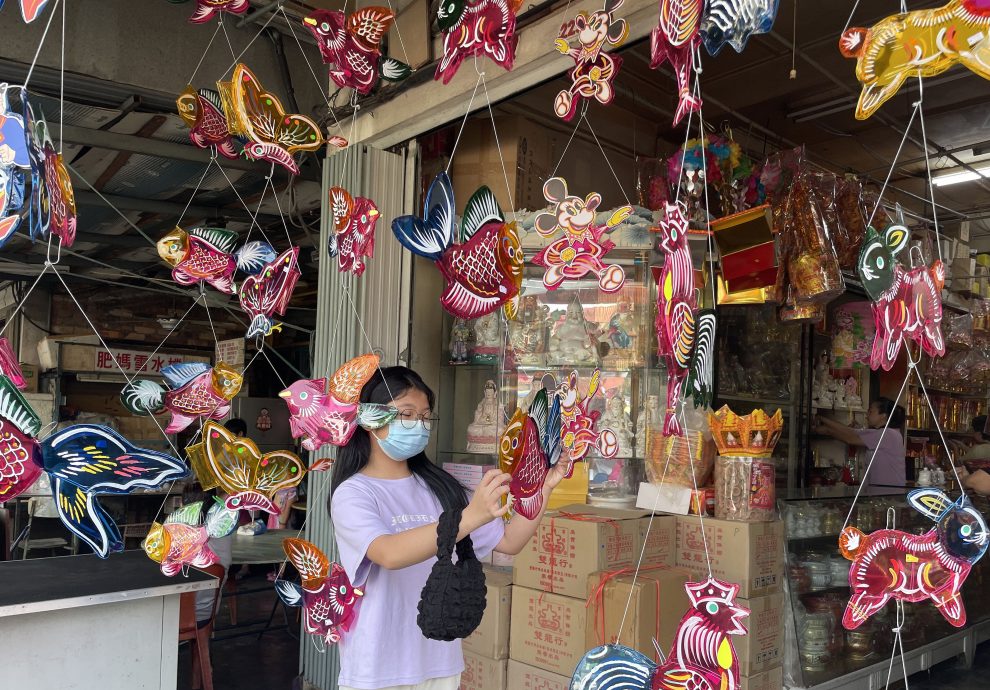 最后冲刺 巴刹市场见人潮 中秋应节品热卖