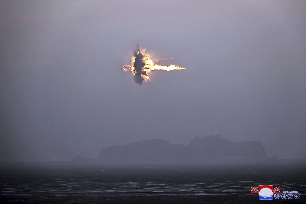 朝鲜证发射两枚远程战略巡航导弹 警告敌人