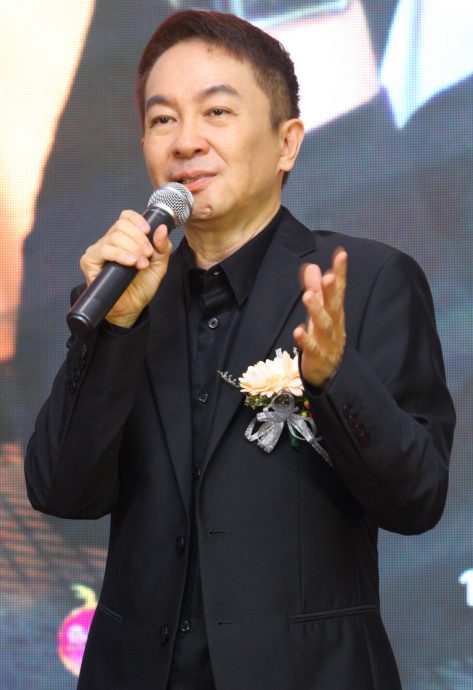 本地唱片公关斜杠当作家 小莫：见证本地唱片业32年起伏