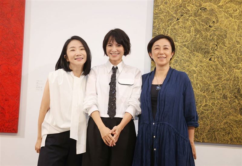 李心洁把阿嫲遗物缝成作品 长期作画10年隐疾频作祟