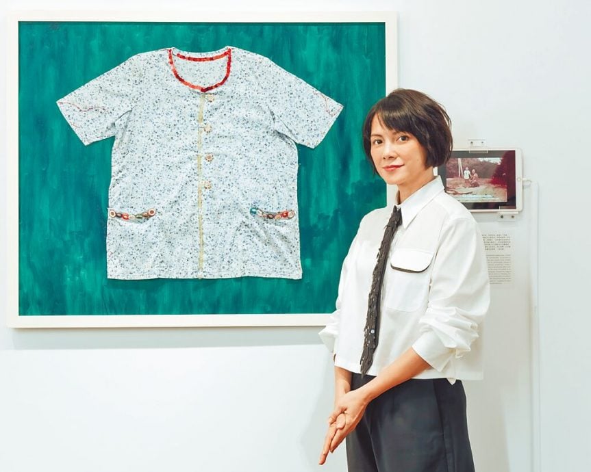 李心洁把阿嫲遗物缝成作品 长期作画10年隐疾频作祟