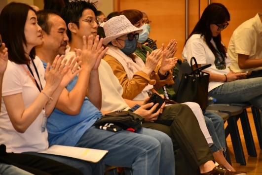 李玟妈妈首度公开露面 李思林回应《好声音》风波