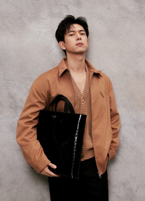 李现双峰塔被偶遇 网惊：什么时候来马的？