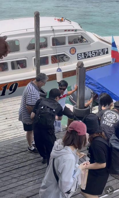 李现马布岛潜水被捕获  无明星架子逢人说“Hello”