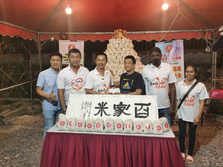 柔08︰版头之一：拉美士传递爱心与温暖组织，向100善士募1千公斤米派民众