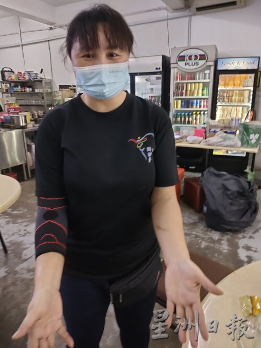 柔《食客指路,本月5日刋》庄桂丽到新加坡加东拜师学叻沙