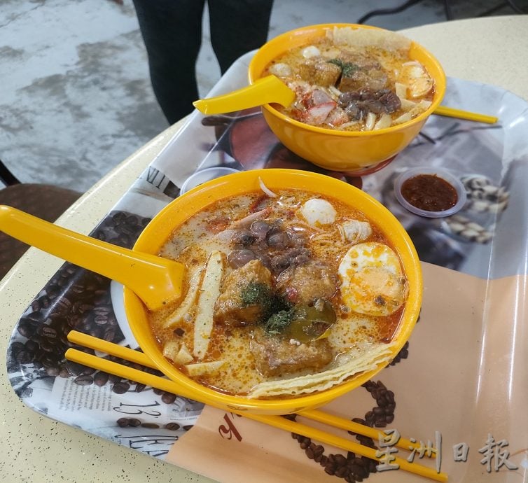 柔《食客指路,本月5日刋》庄桂丽到新加坡加东拜师学叻沙