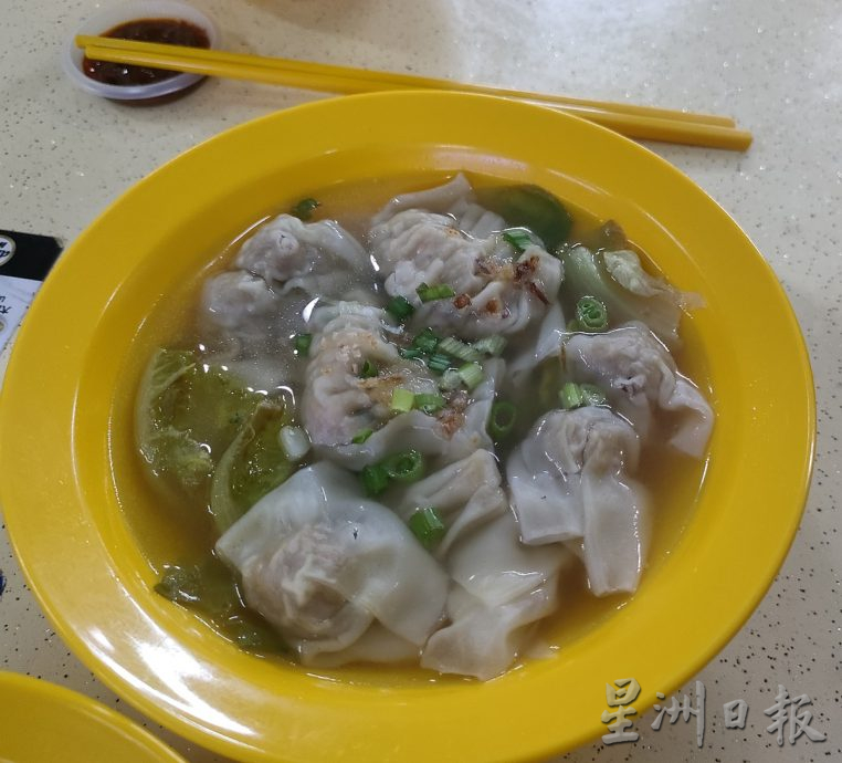 柔《食客指路，本月5日刋》庄桂丽到新加坡加东拜师学叻沙