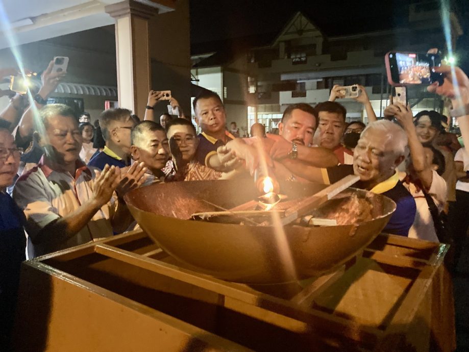 柔： ​刘晋铨：12个中华公会总动员361人完成 “中华行”火炬行非简单任务