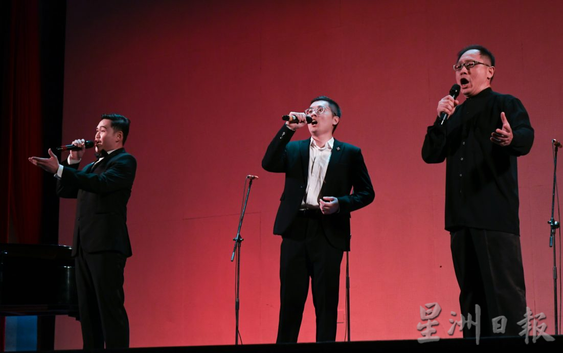 柔： 悠扬歌声渡暖心夜  “洋南·舞歌”歌乐同辉