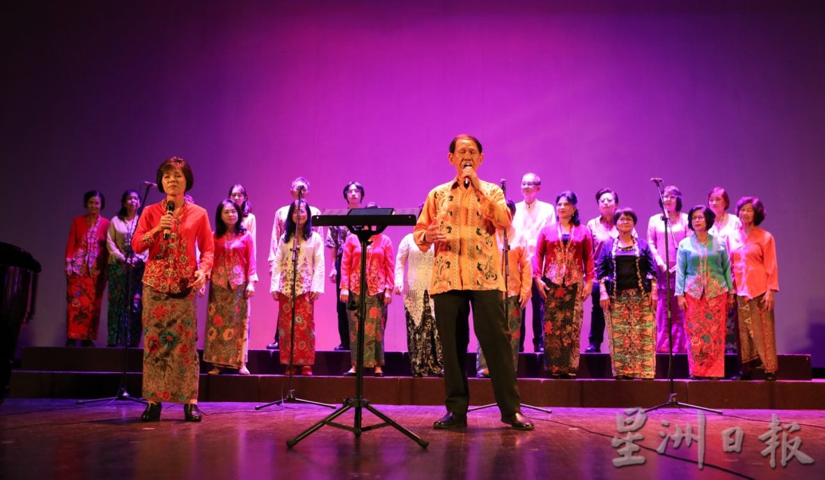 柔： 悠扬歌声渡暖心夜  “洋南·舞歌”歌乐同辉