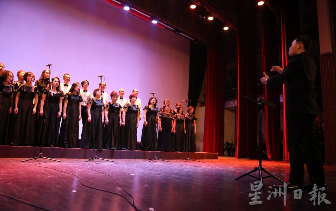 柔: 悠扬歌声渡暖心夜 “洋南·舞歌”歌乐同辉