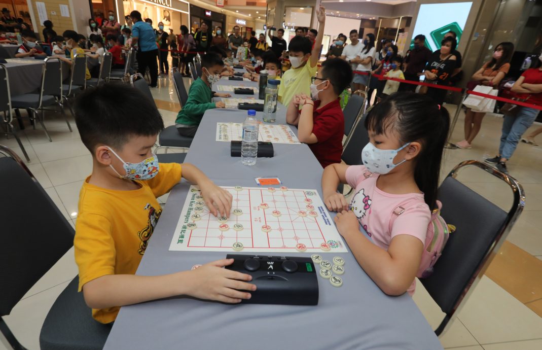 柔:【这些人那些事】:(9月11日刊登)士姑来象棋公会,从80年代咖啡店对弈起始,今进入学校培养年轻棋手