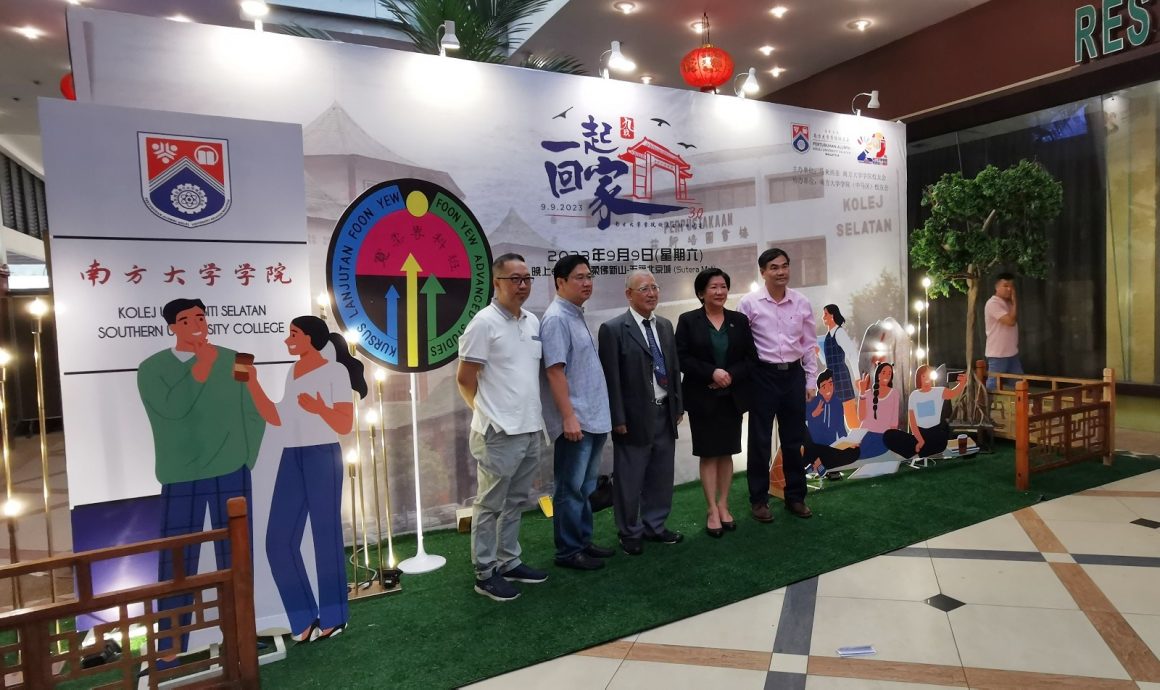 柔:南方大学学院送大礼 校友会在母校有“家”