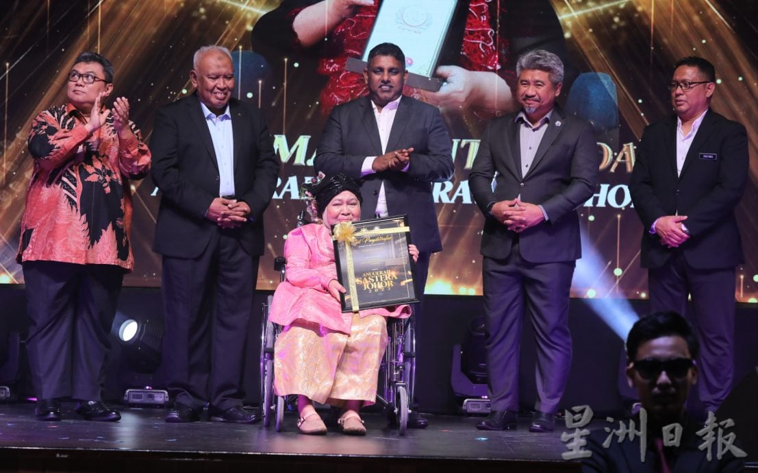 柔佛遗产基金会主办:柔佛文学奖颁奖典礼颁发总计34份奖项