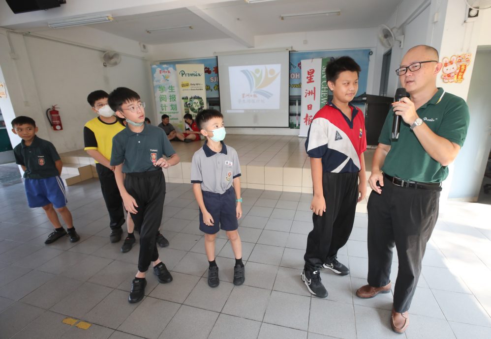 柔:学生阅报计划今日走入两校园带来欢笑声(两文之二)