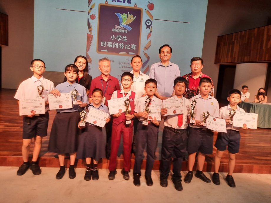 柔:封底内页次头:本报活动:新闻:小学生时事问答麻坡区决赛,洪梓豪夺冠