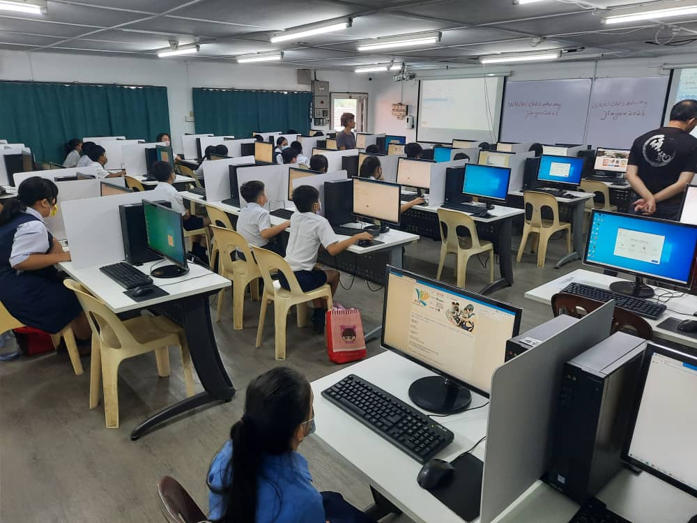 柔:封底内页次头:本报活动:新闻:小学生时事问答麻坡区决赛,洪梓豪夺冠