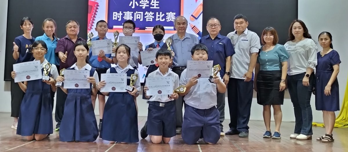 柔:封底次头:本报活动副文三(麻坡):陈大成:现今学生机不离手情况令人担忧