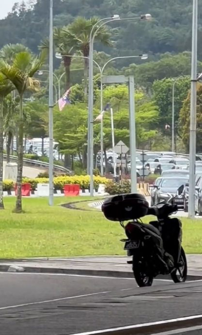 柔:新闻:学校假期长周末关卡堵车,柔大臣盼移民局增人员后减缓堵车