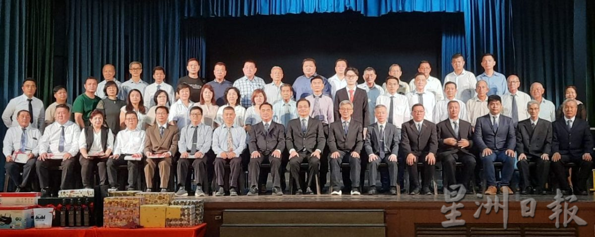 柔:新闻:徐景贤:5天制是趋势,董事会与校方正进行探讨