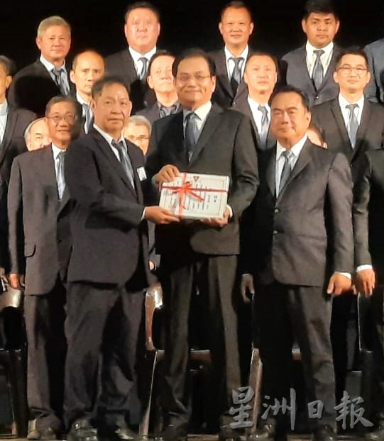 柔:新闻:徐景贤:5天制是趋势,董事会与校方正进行探讨