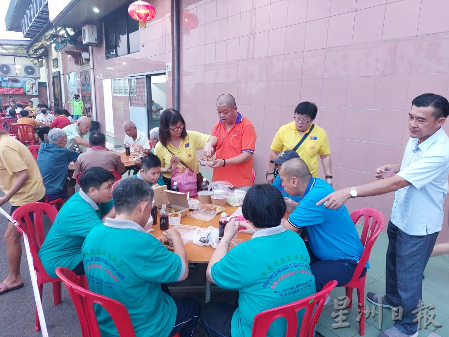 柔:新闻:德化家庭中秋园游会千人热爆紫銮阁