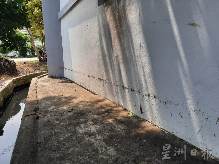 柔:新闻:排水系统欠佳、沟渠崩塌堵塞,居民盼摆脱数十年的水患