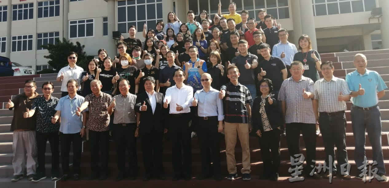 柔:新闻:王培荣:銮中以中华文化熏陶 培养有素质下一代