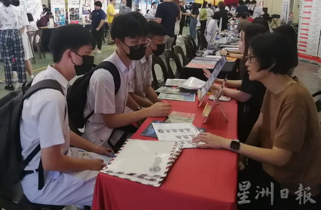 柔:新闻:王培荣:銮中以中华文化熏陶 培养有素质下一代