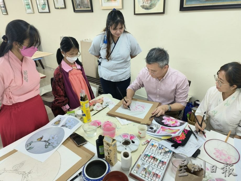 柔：时尚记事簿（9月9日刊）：勾勒世间万物精妙，领略工笔画独特之美