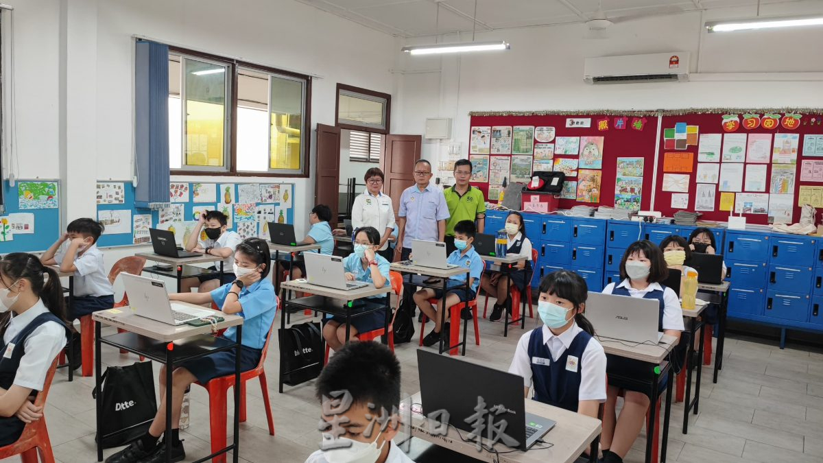 柔:本报活动:封底副文一(居銮):《星洲日报》小学生时事问答比赛居銮县决赛