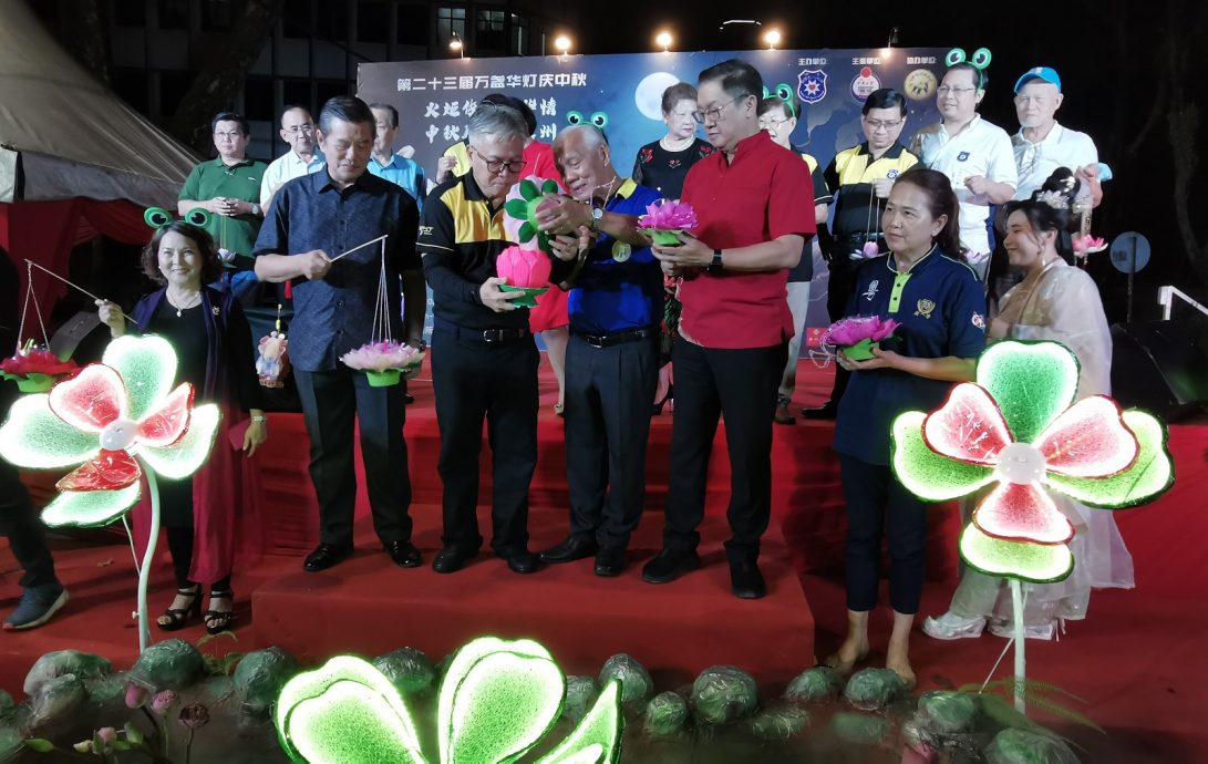 柔:柔潮州八邑会馆设计复古场景 荷塘月色提灯庆中秋