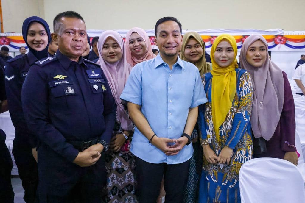 柔:柔苏丹捐赠柔州警察家眷协会1000个食物篮