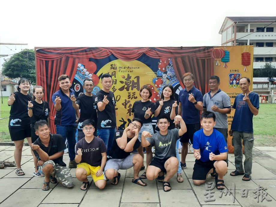 柔:版头之一:新闻:海内外校友同促成“踏月归乡8.0之潮玩中秋”,欢迎民众28日起赴约