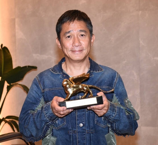 梁朝伟曾看金狮奖座流口水 “41年来对自己有个交代”