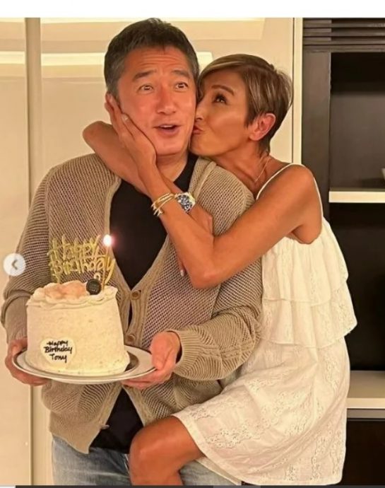 梁朝伟被女星夹腿搂吻 刘嘉玲质问:为何夹住我老公