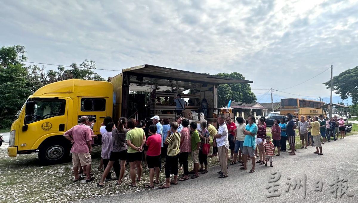 流动爱心促销反应热 鸡肉白米早卖光