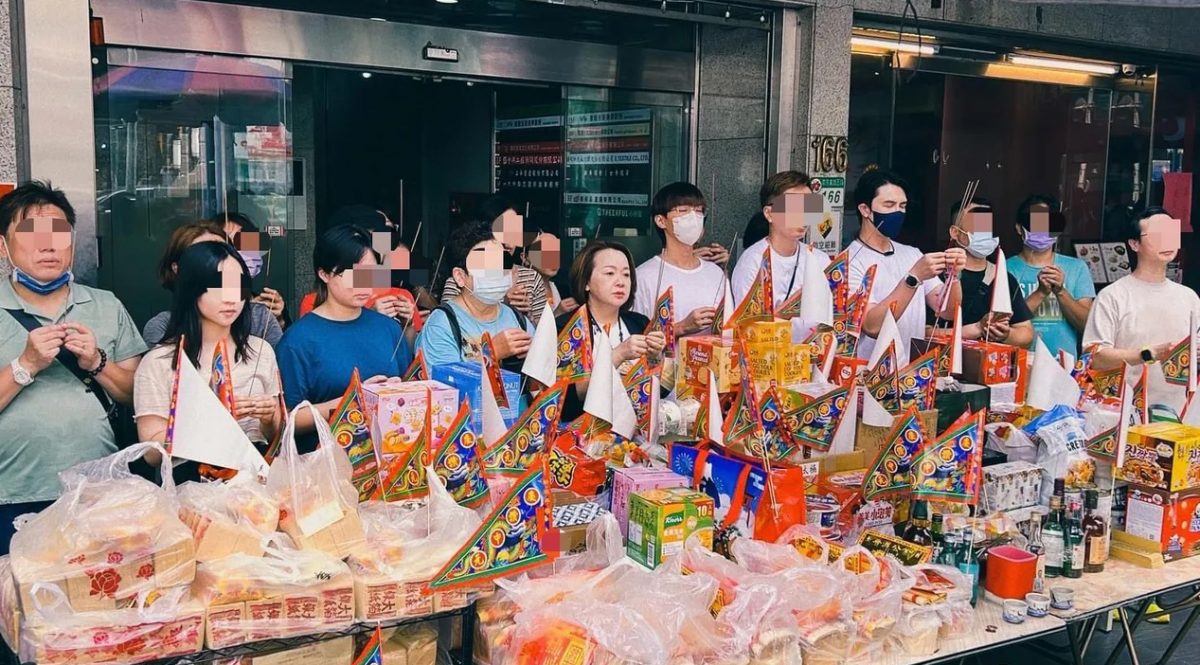 炎亚纶神隐2个月 同框谢佳见拜普渡 