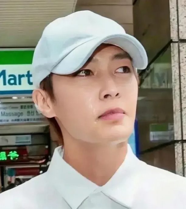 炎亚纶神隐2个月 同框谢佳见拜普渡 