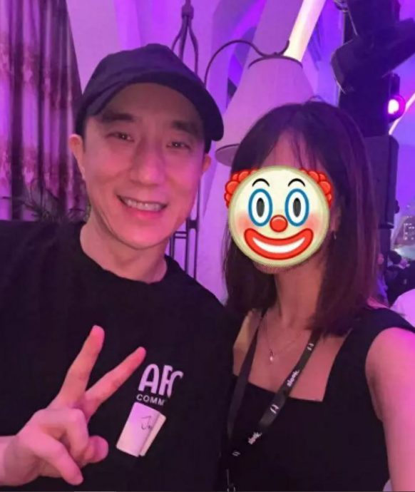 狮城齐聚胜利房祖名柯震东 王大陆被抓包拥新欢戴情侣手链