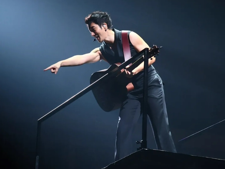 王力宏开唱  黑人范范同框挺：我们一直在