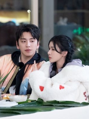 王大陆被爆新恋情 蔡卓宜疑走出情伤露笑容