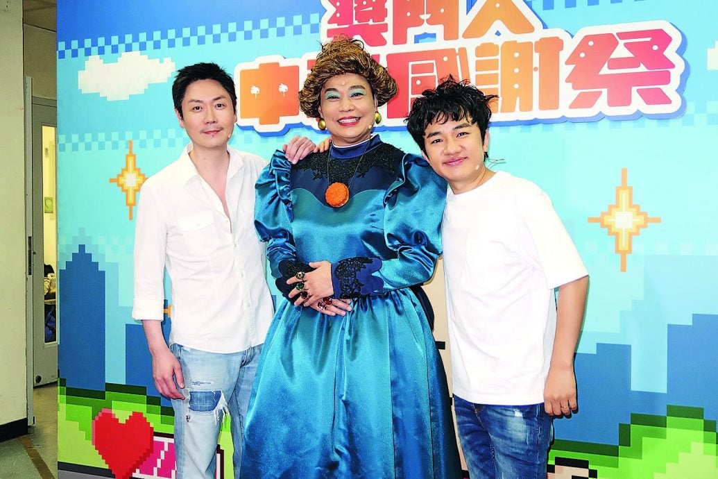 王祖蓝避谈离巢传闻 “居家作业”少现身