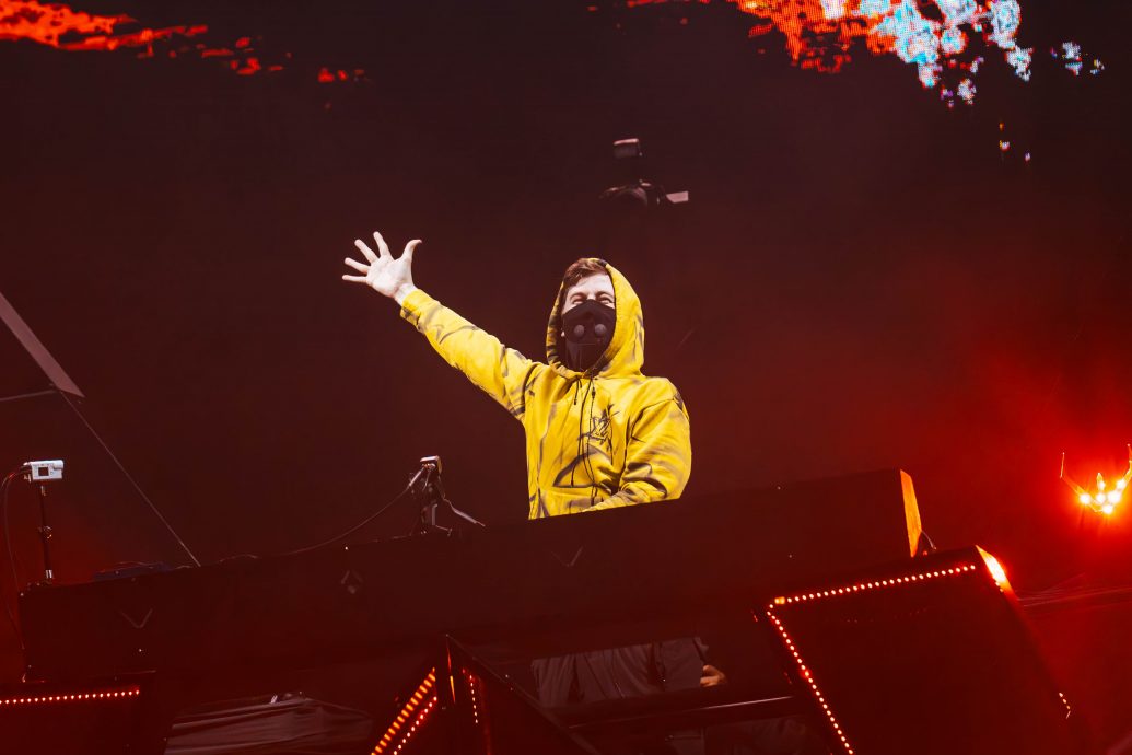 电音鬼才阿伦华克蹦迪派对 爱心手势狂撩粉丝