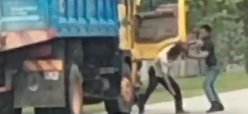 疑交通事故误解 罗里司机 骑士肢体冲突