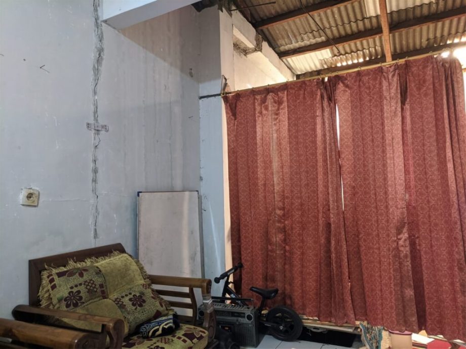 看世界/印尼高铁工程造成民宅墙裂马路坏 居民抱怨多