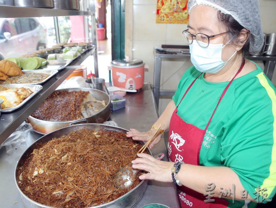 米粉每公斤涨20% 熟食小贩多暂按兵不动