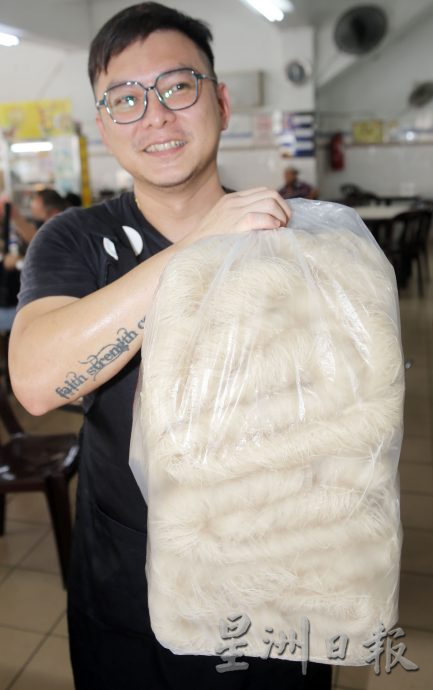 米粉每公斤涨20% 熟食小贩多暂按兵不动