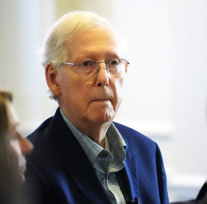 美参院少数党领袖麦康奈尔受访突僵住没反应 医师评估不影响工作